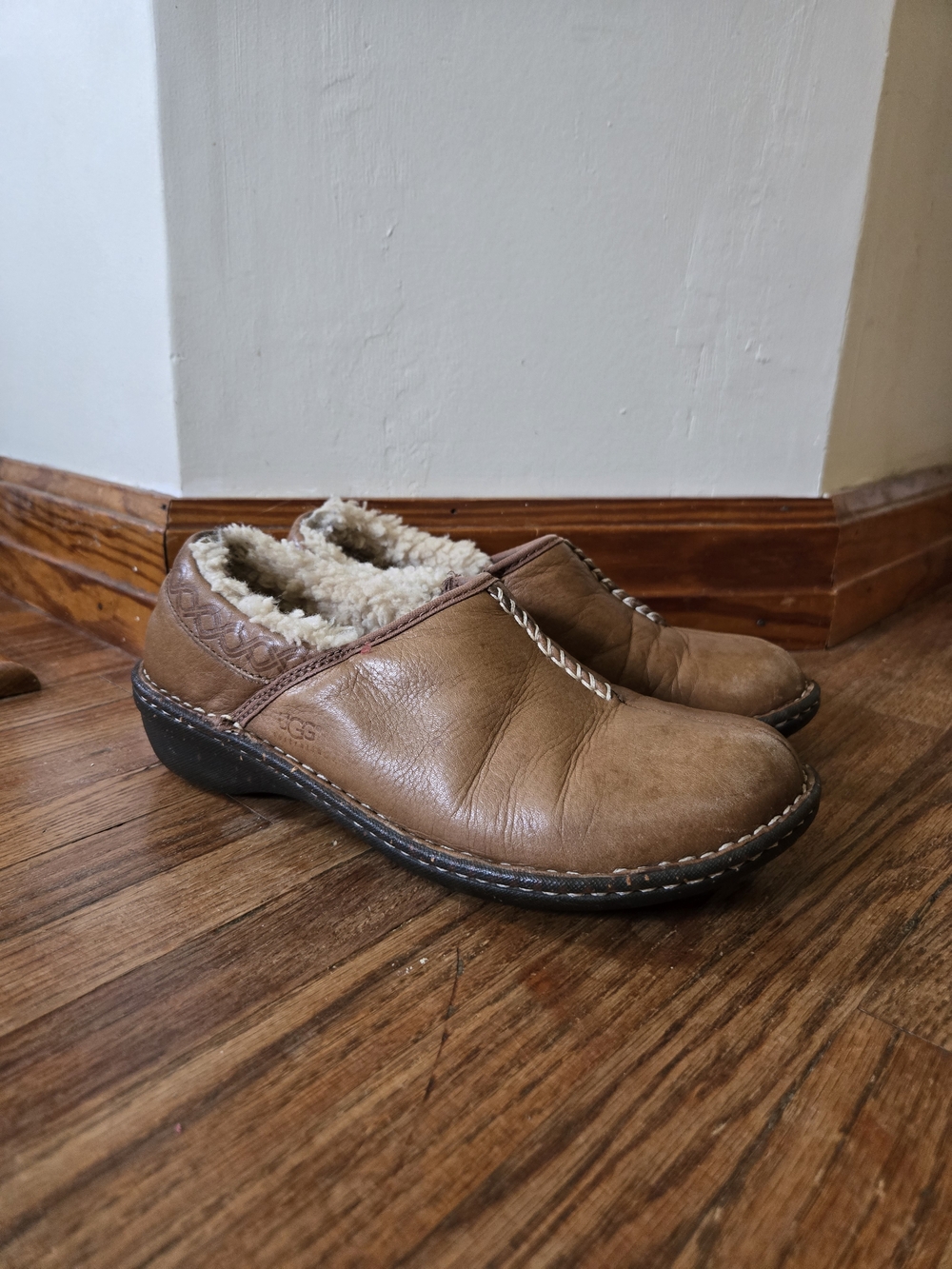 Uggs Shoes Size 8 Womens Betty 1928 Tan Shearling Leather Clogs  Slip Ons